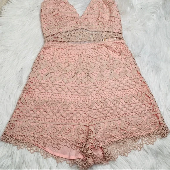 SEE NEW LISTING! LUSH Blush Pink Crochet Lace Sleeveless Romper - Picture 3 of 8